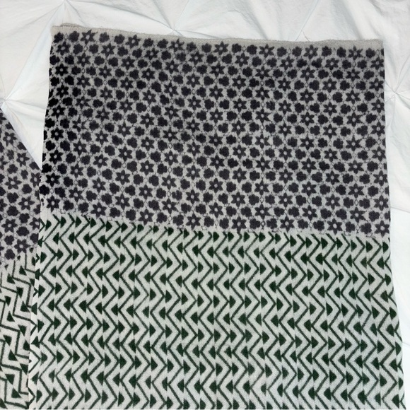 Roberta Roller Rabbit Women's Wool Pashmina Wrap Scarf Throw - Picture 9 of 12